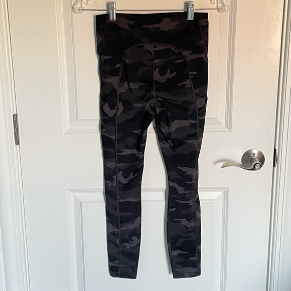 Athleta Ultimate Stash Pocket 7/8 Tight Camouflage Black Gray - 29976 - Picture 8 of 16